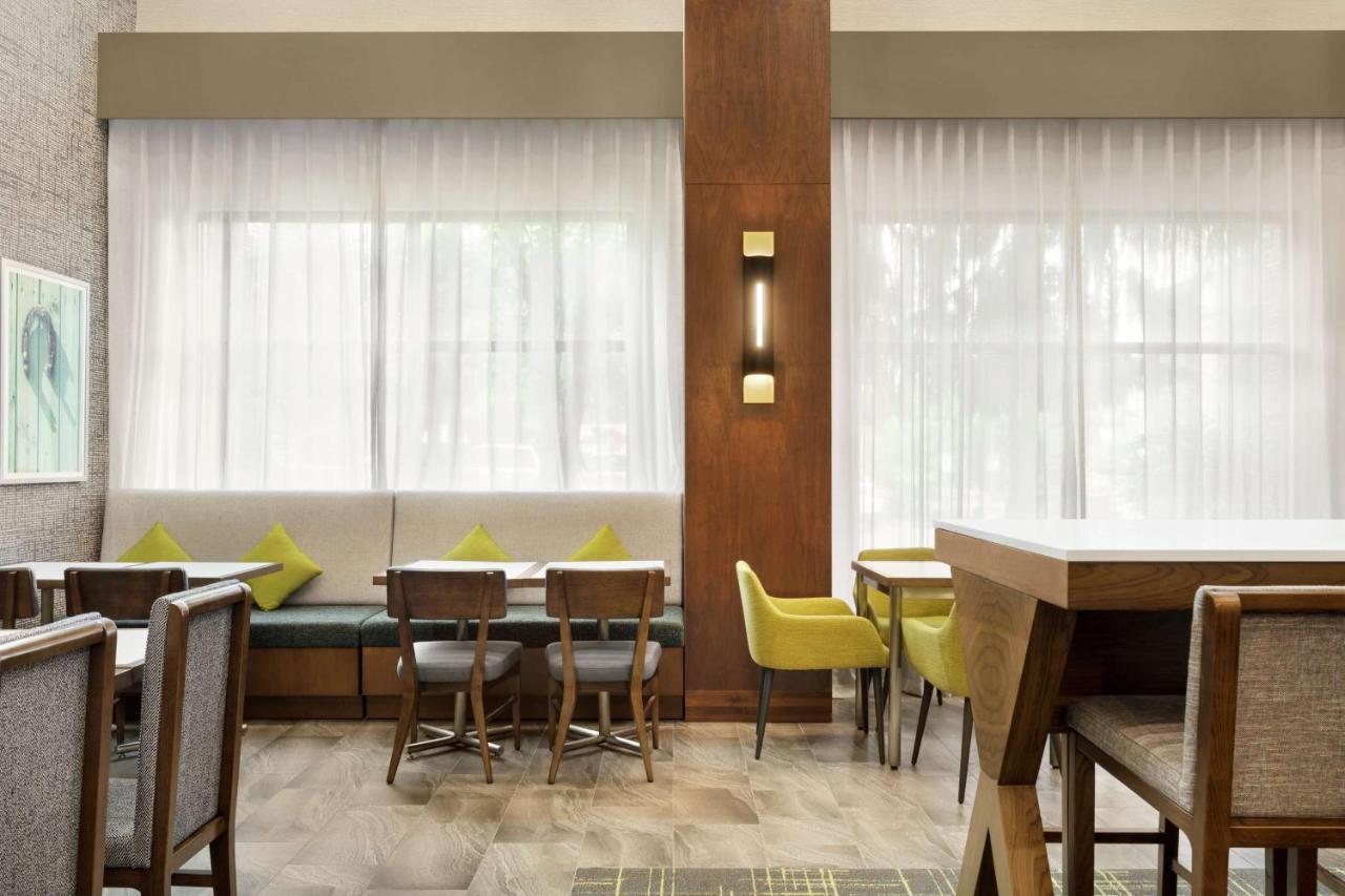 Hampton Inn & Suites Tacoma/Puyallup Exterior photo